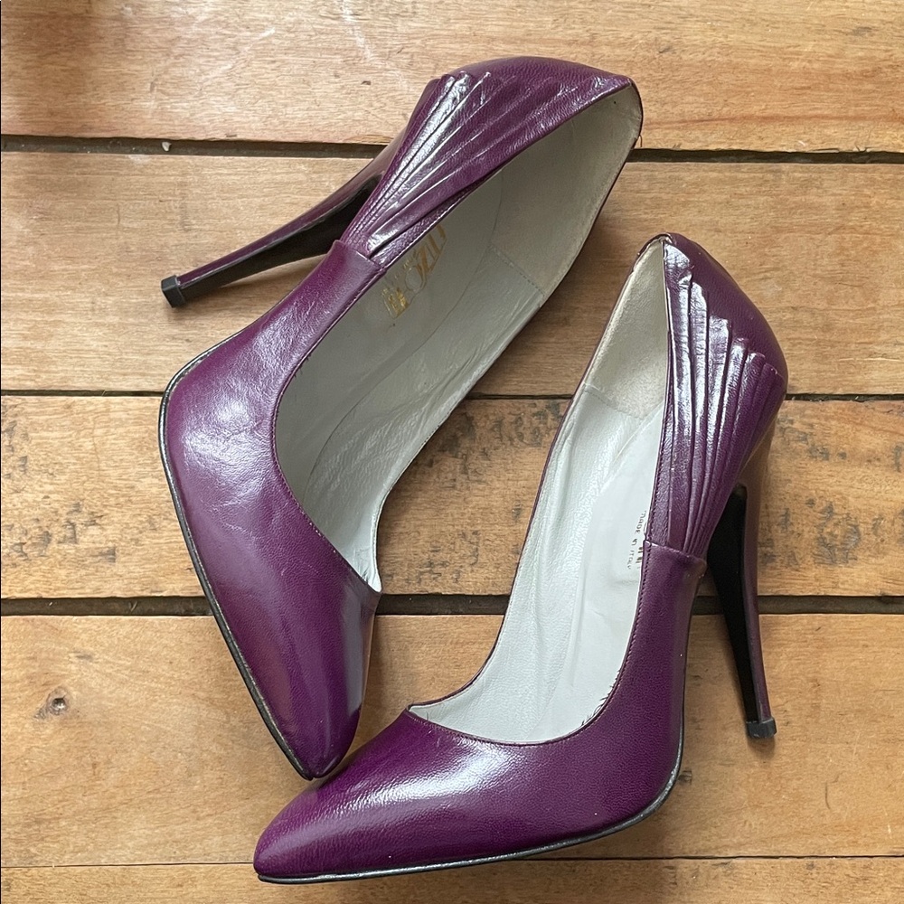 Vintage plum leather stilettos fits like 6.5